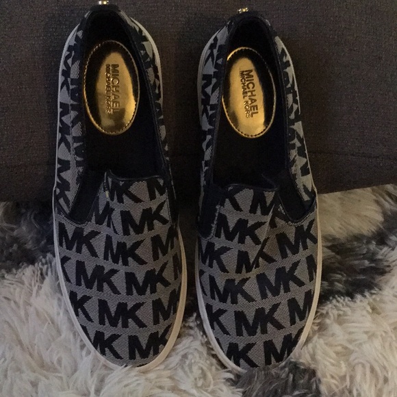 Michael Kors Shoes - Michale kors signature shoe Michael Kors Shoes - Michale kors signature shoe